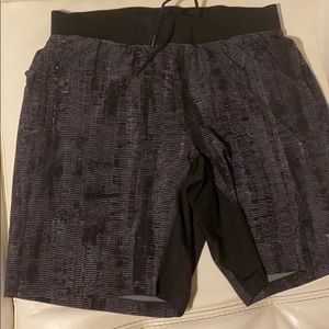 Lululemon workout shorts with liner. Size: XL